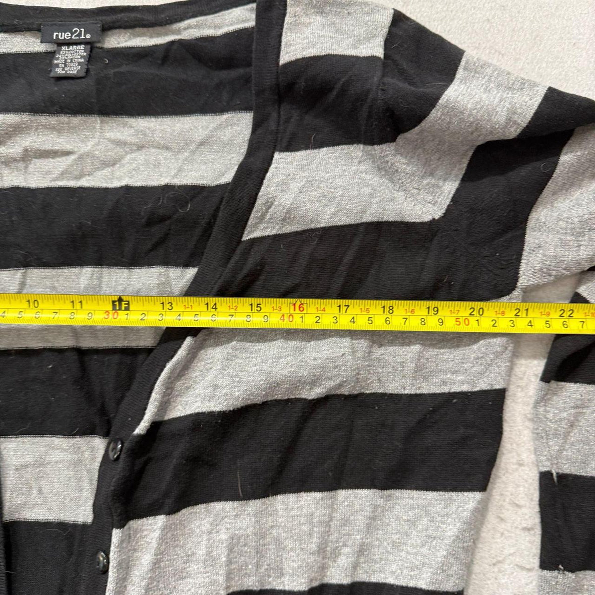 Vintage Y2K 2000's Women's rue21 Black Grey Striped Boxy Cardigan