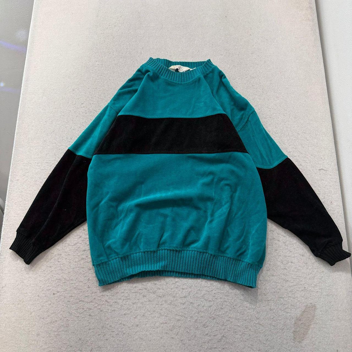 Vintage Y2K 2000's Women's ORSYS Teal Black Boxy Colorblock Crewneck