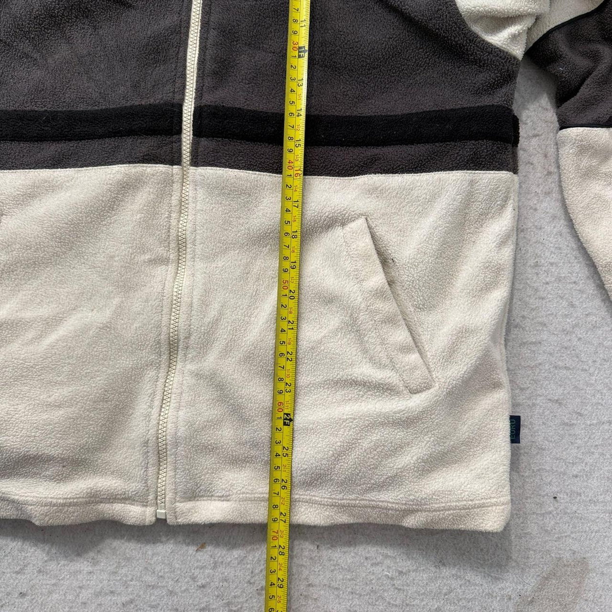 Vintage Y2K 2000's Women's Cream Black Colorblock Boxy Zip Up Fleece Jacket