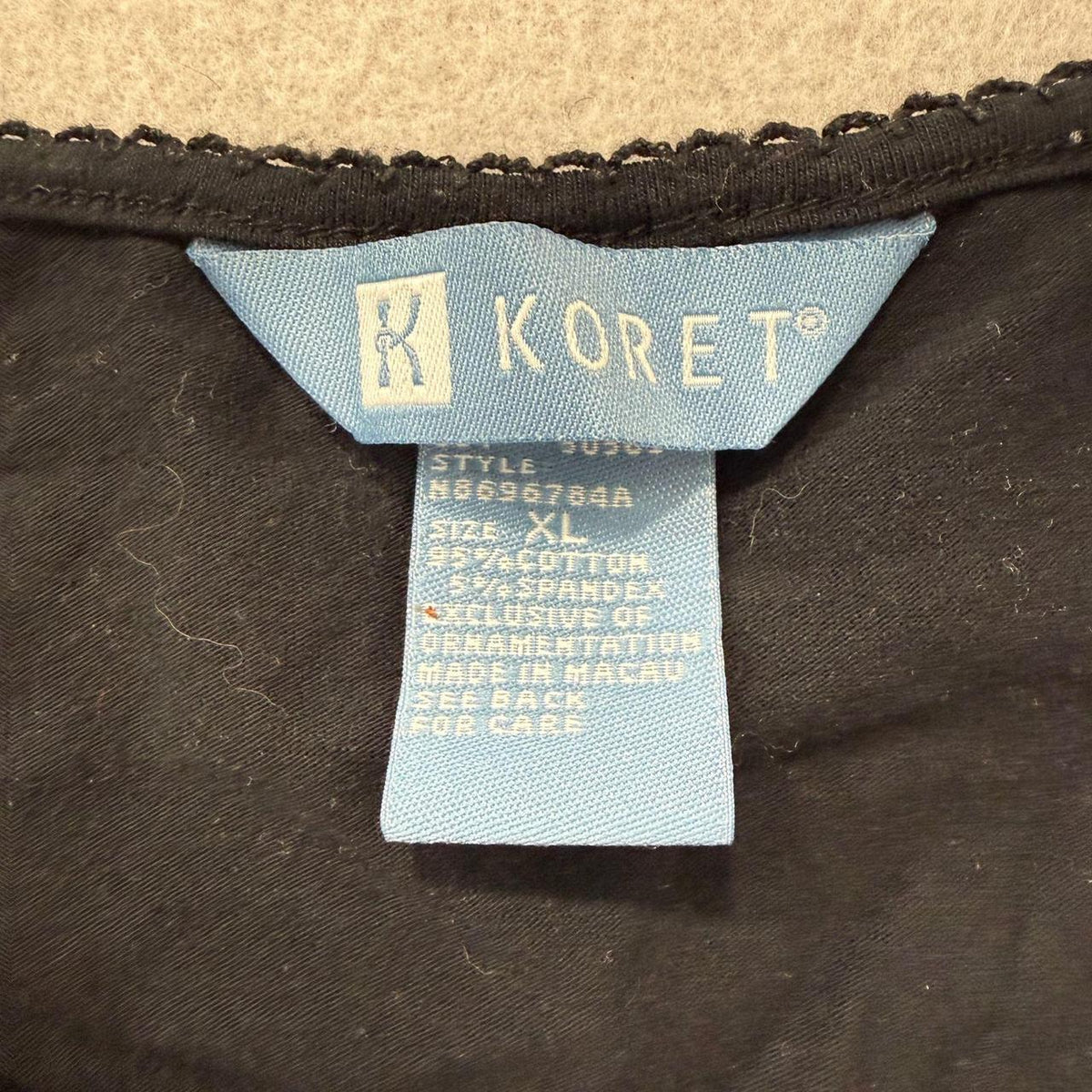 Vintage Y2K 2000's Women's Koret Black Boxy Floral Embroidered Tee