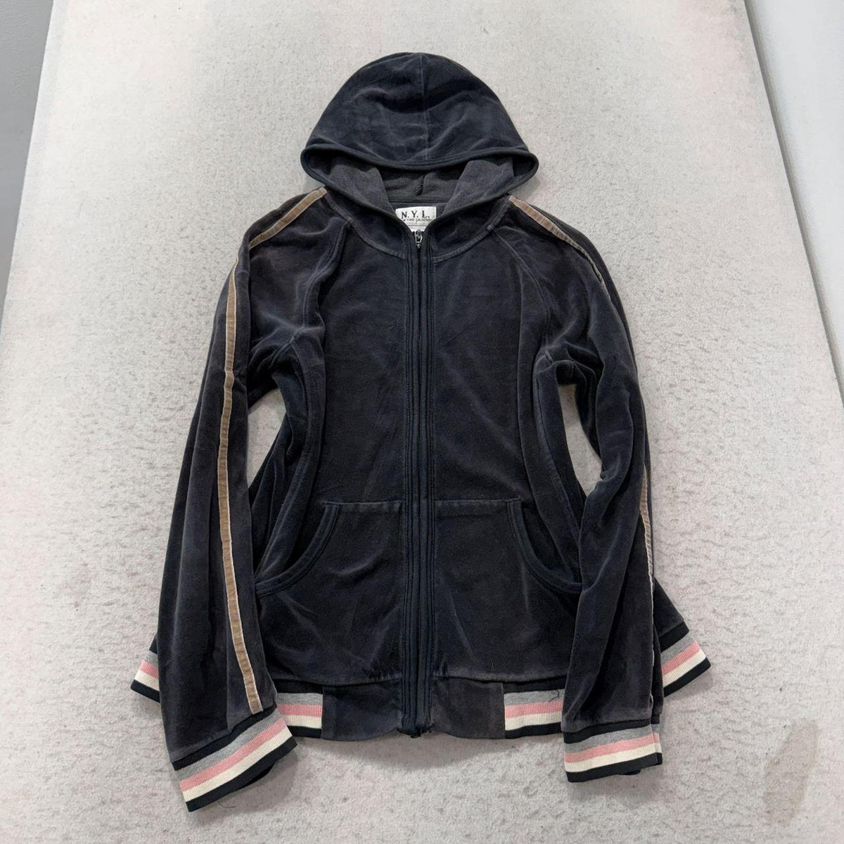 Vintage Y2K 2000's Women's N.Y.L. Charcoal Grey Oversized Zip Up Hoodie