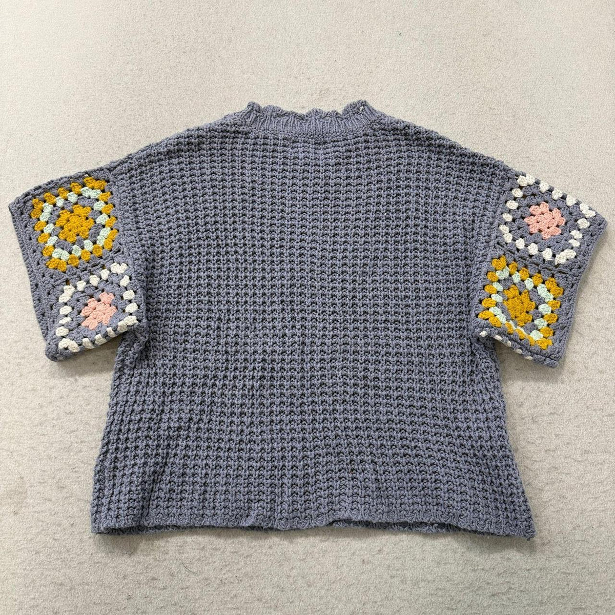 Vintage Y2K 2000's Women's Grey Boxy Crochet Granny Square Sweater