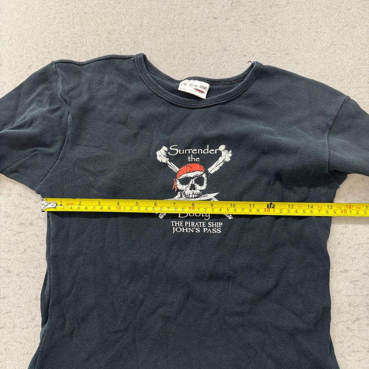 Vintage Y2K 2000's Women's Black Boxy Faded Graphic Tee