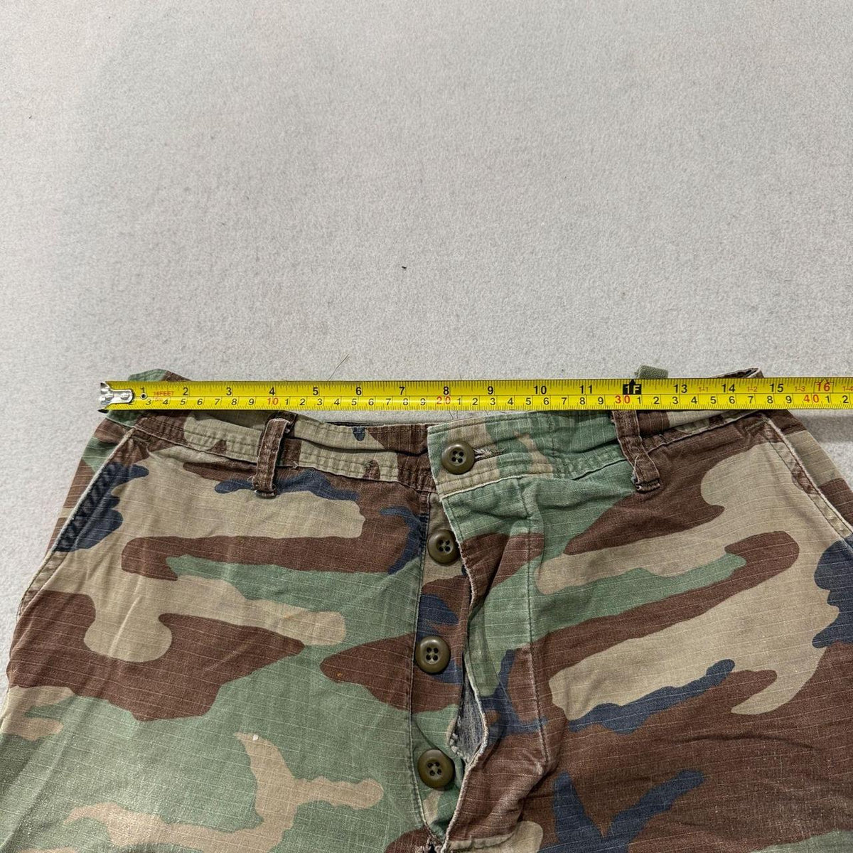 Vintage Y2K 2000's Baggy Camo Cargo Pants