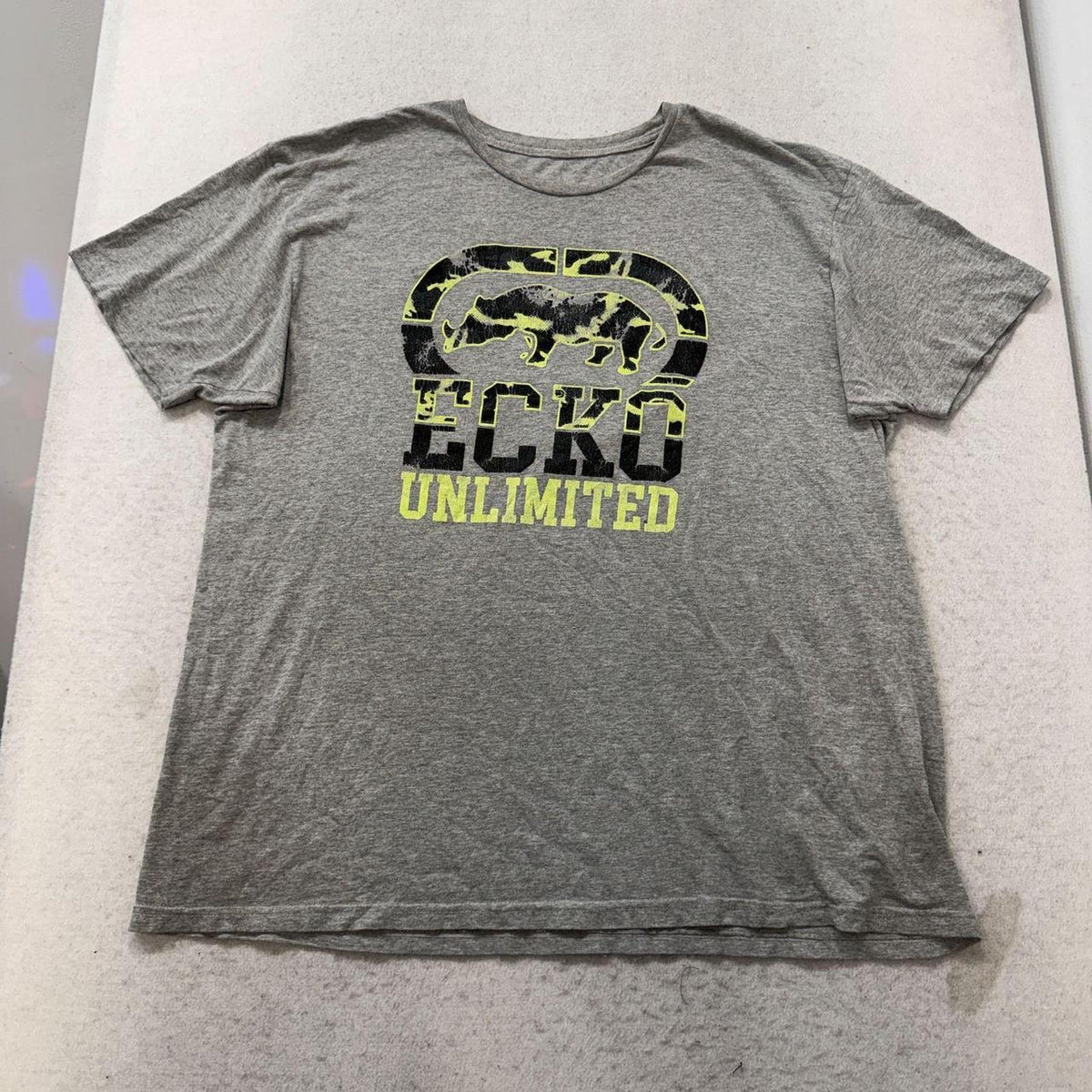Vintage Y2K 2000's Heather Grey Faded Gecko Graphic Tee