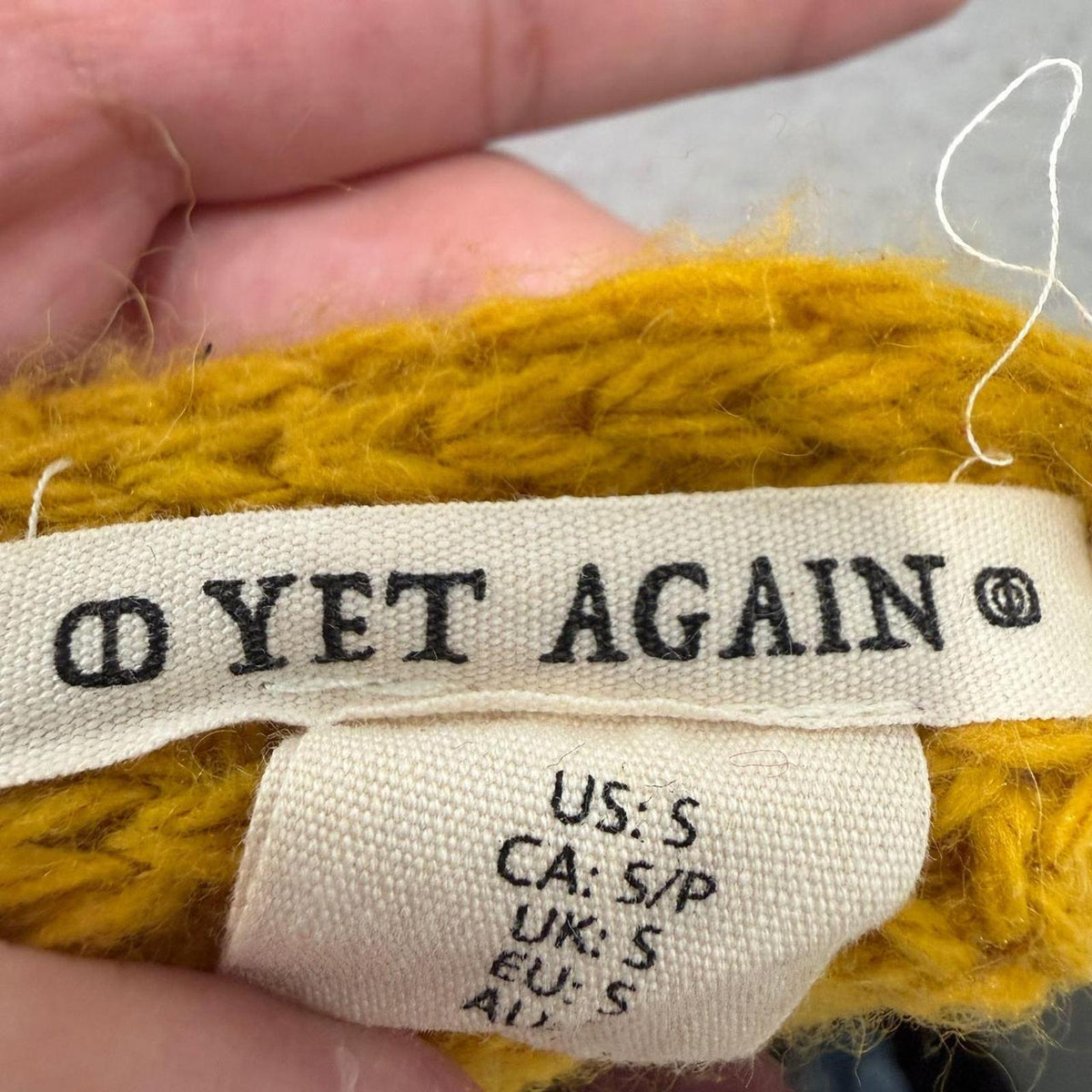 Vintage Y2K 2000's Women's Mustard Yellow Boxy Cropped Knit Sweater