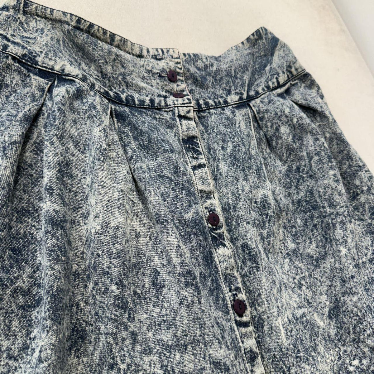 Vintage 90s Women's Faded Open Leg Acid Wash Denim Shorts