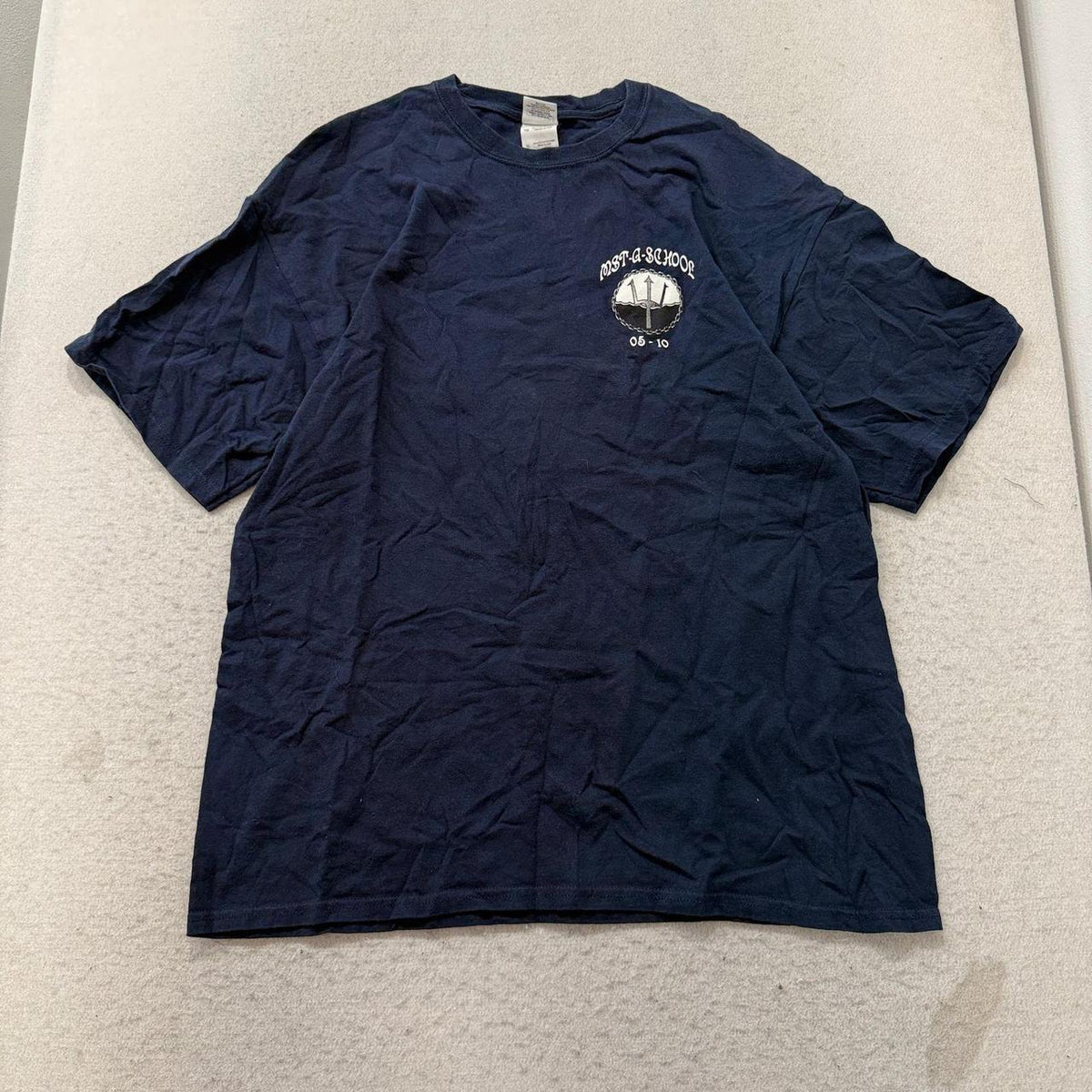Vintage Y2K 2000's Gildan Navy Graphic Tee