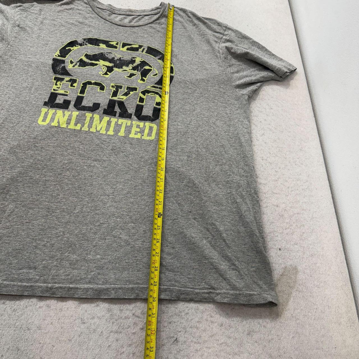Vintage Y2K 2000's Heather Grey Faded Gecko Graphic Tee