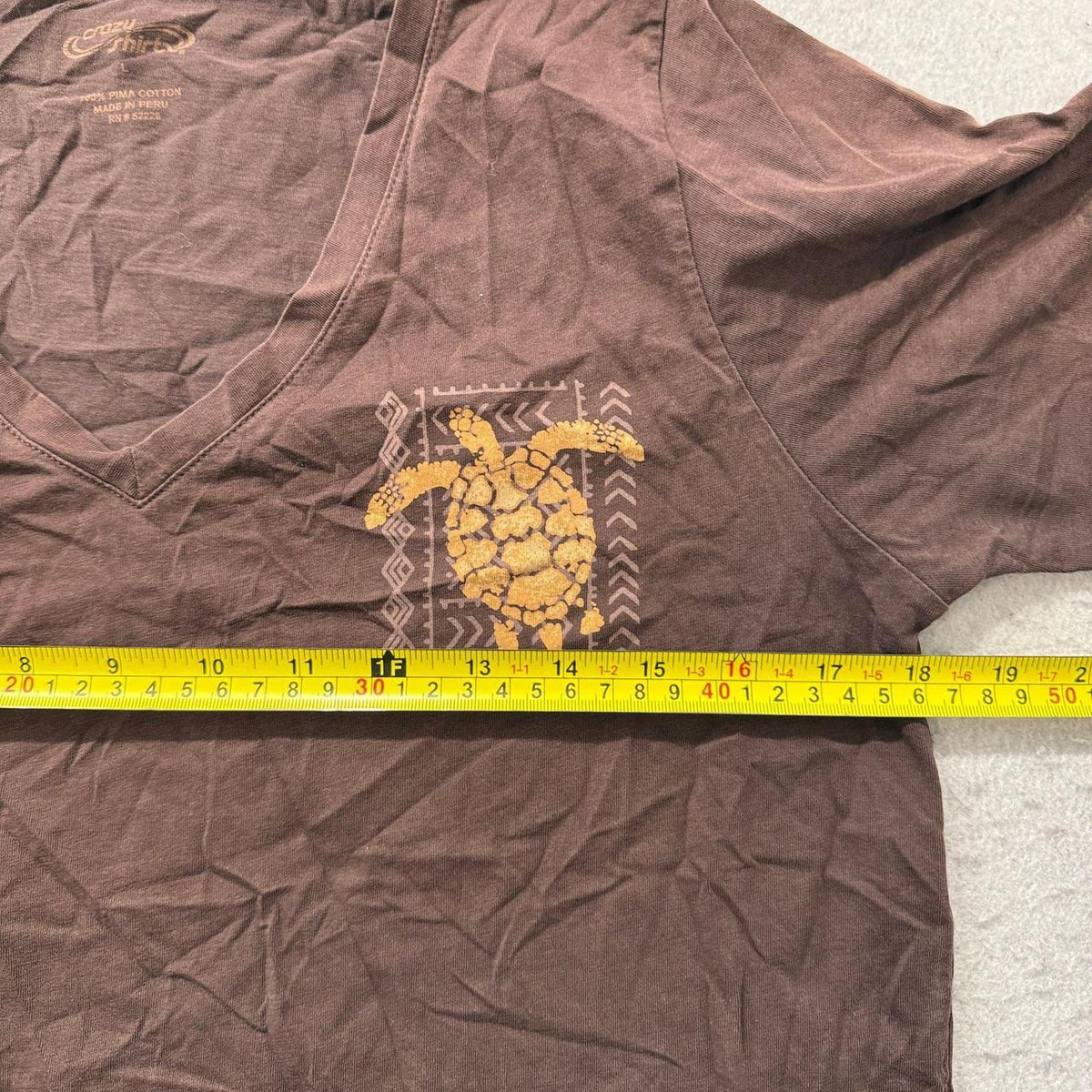 Vintage Y2K 2000's Women's Ocochy Brown Graphic Tee Gold Turtle