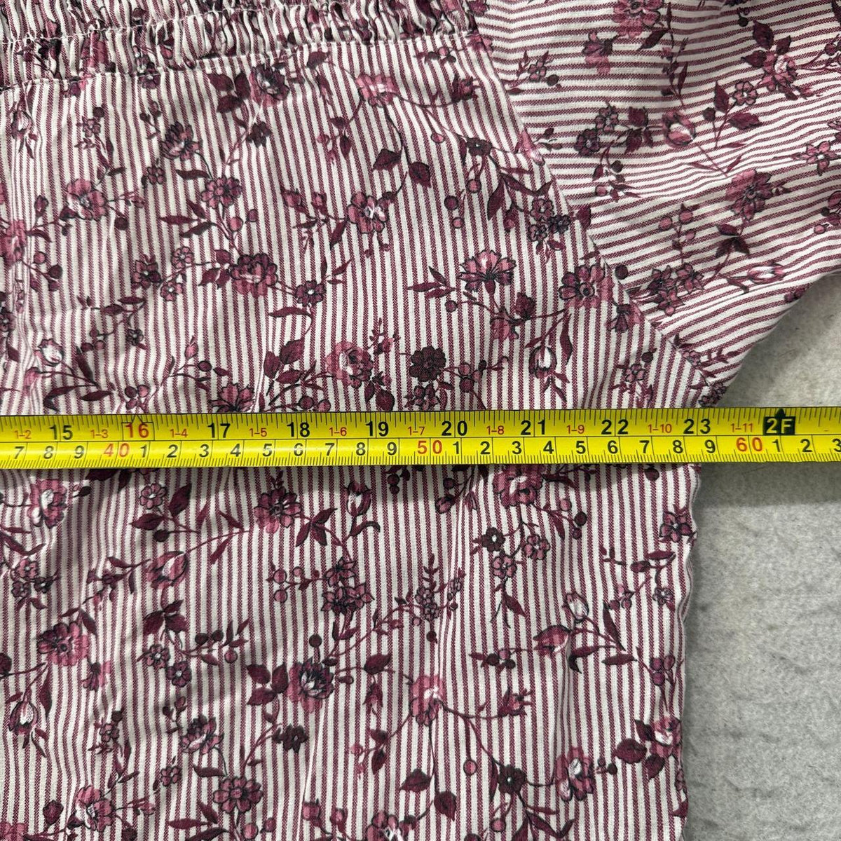 Vintage Y2K 2000's Women's Mauve Pink Floral Oversized Button Up Shirt