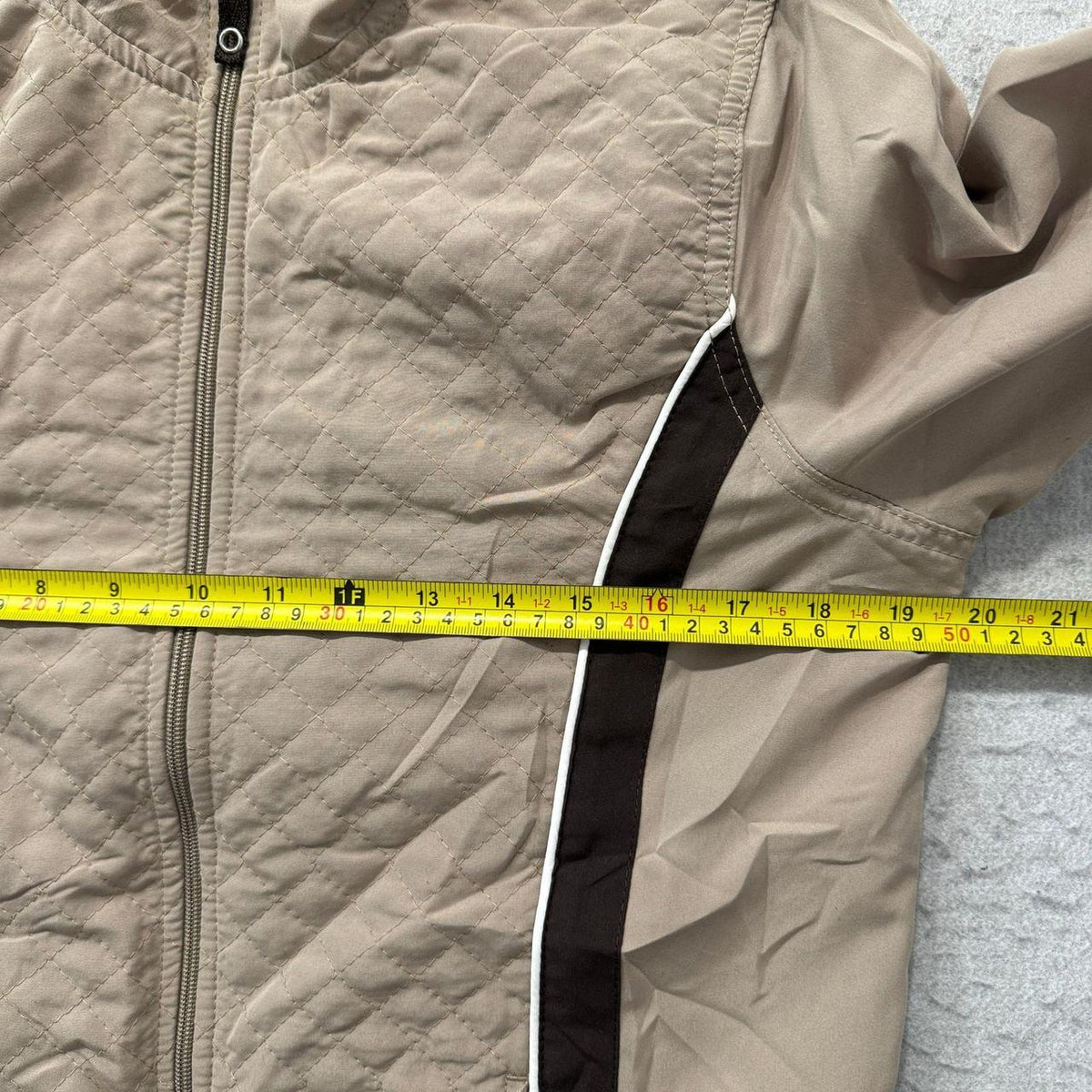 Vintage Y2K 2000's Women's Three Hearts Beige Boxy Zip Up Quilted Jacket