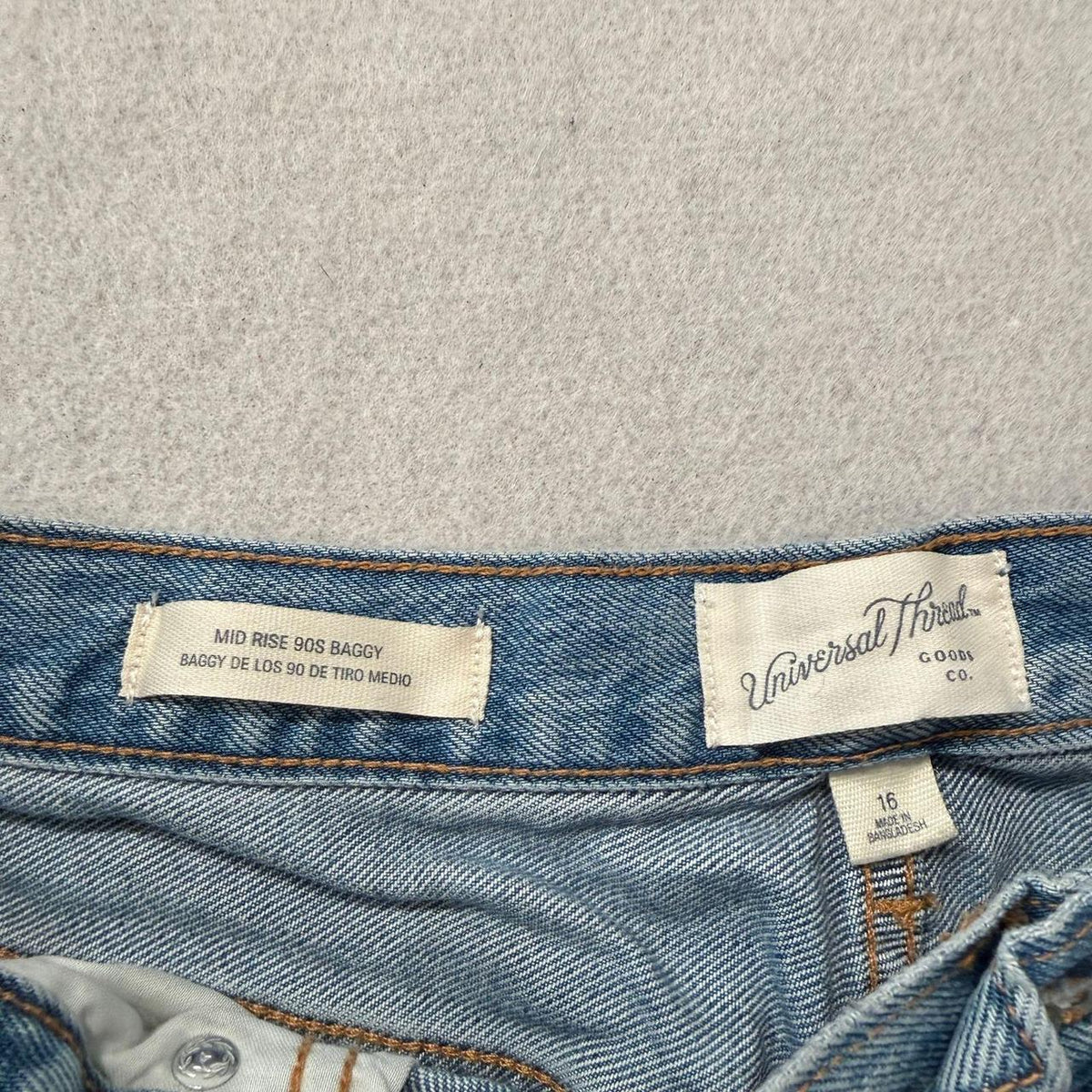 Vintage Y2K 2000's Women's Universal Thread Baggy Faded Jeans