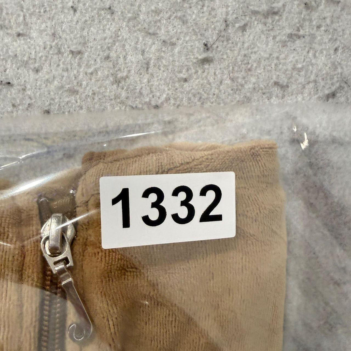Vintage Y2K 2000's Women's Camel Boxy Faded Velour Zip Up Hoodie