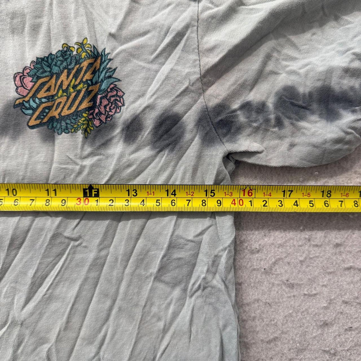 Vintage Y2K 2000's Santa Cruz Grey Faded Graphic Tee