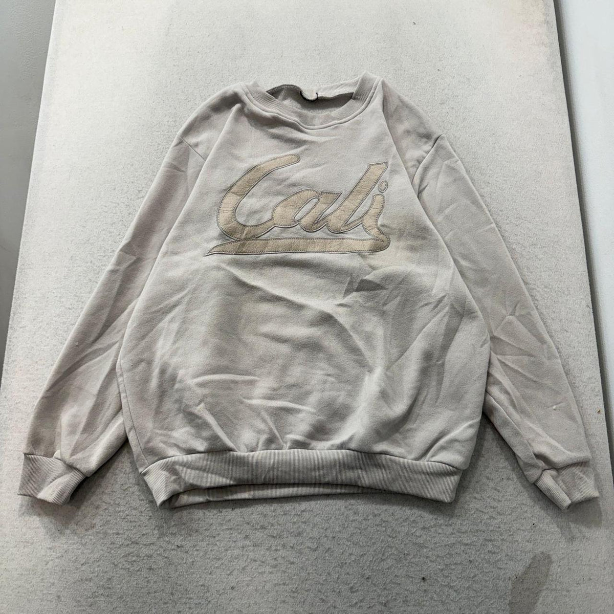 Vintage Y2K 2000's Cream Boxy Faded Graphic Crewneck Sweatshirt