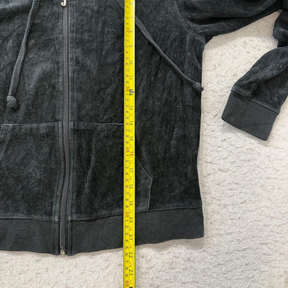 Vintage Y2K 2000's Women's Juicy Couture Black Velour Boxy Zip Up Hoodie